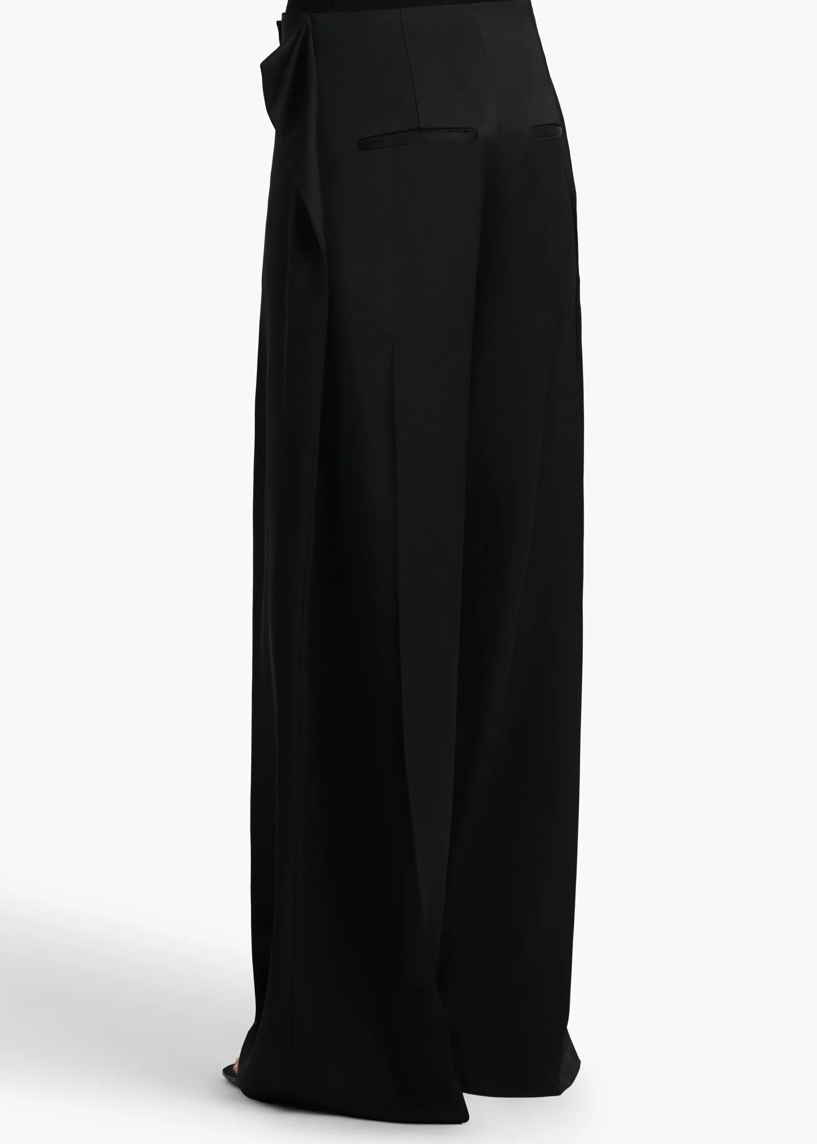 Khaite Pants-Ila Pant in Black