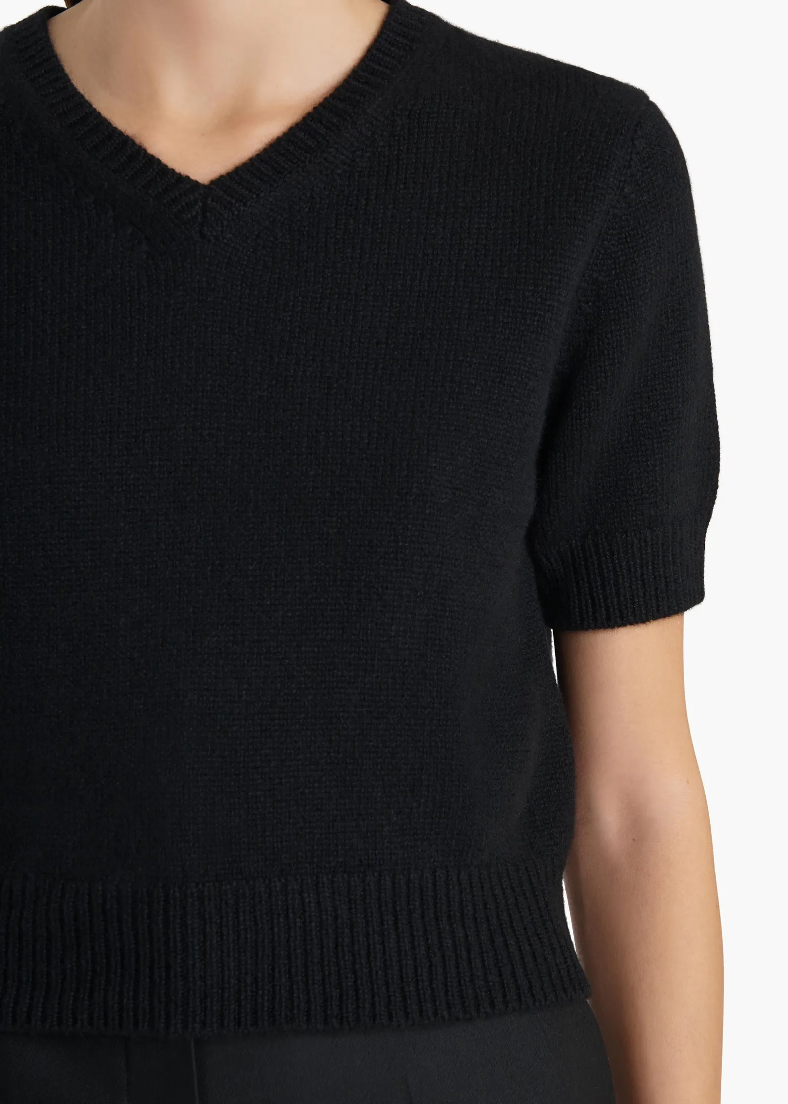 Khaite Knitwear-Jas Sweater in Black